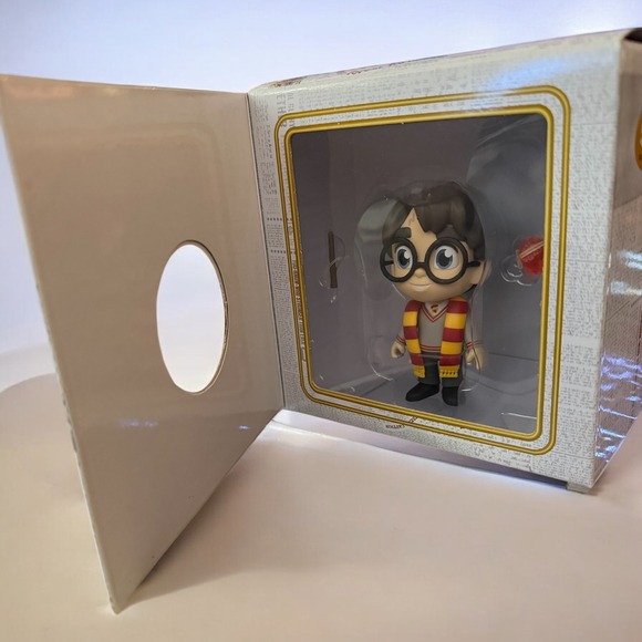 Harry Potter (Scarf) 5 Star Funko Pop - Picture 2 of 4